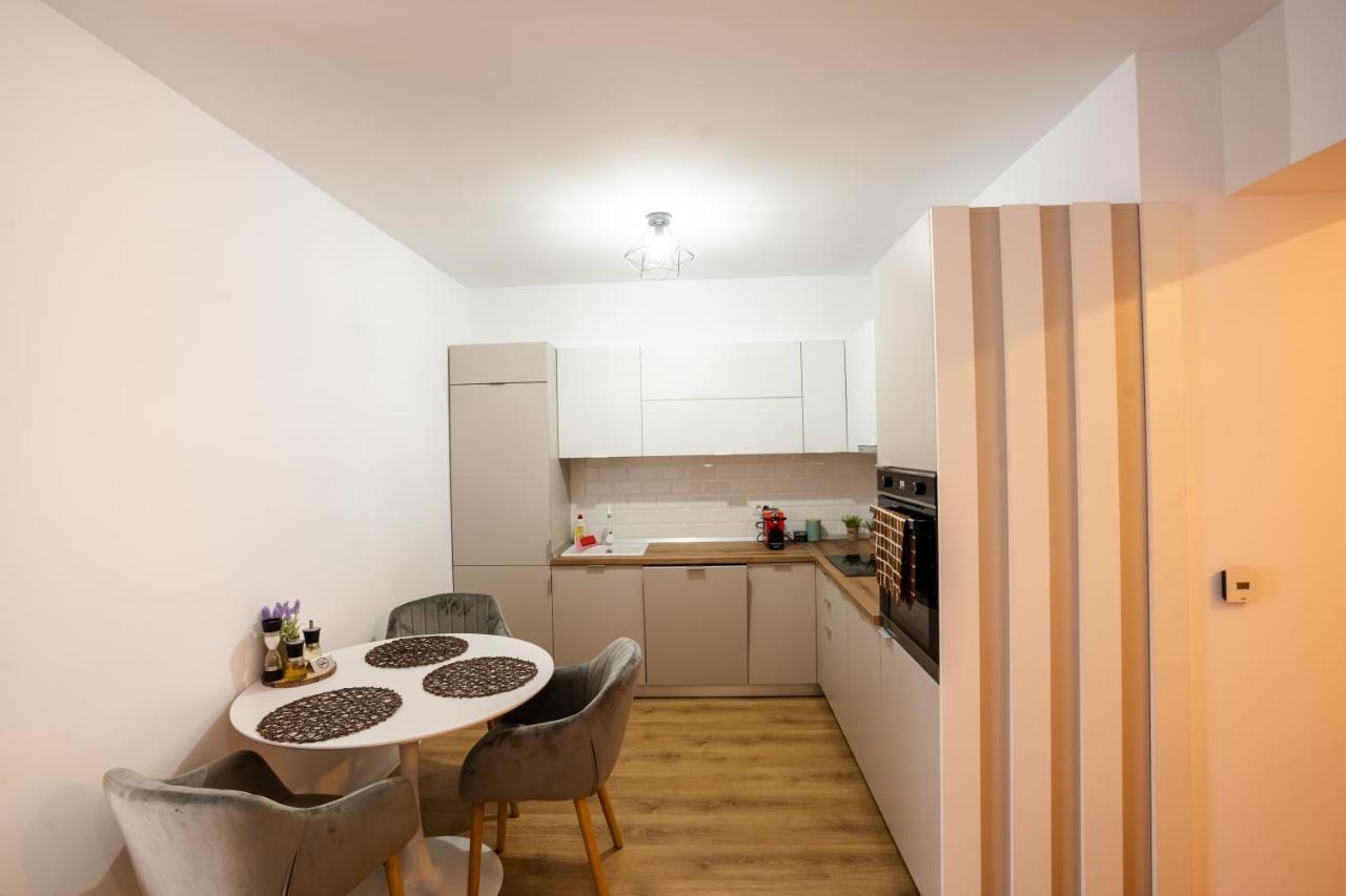 City Center Accommodation - 404 Resita Ngoại thất bức ảnh